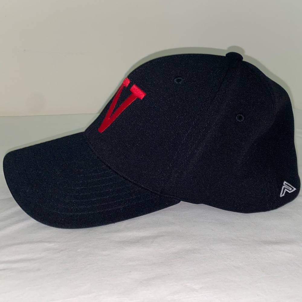 Fitted hat